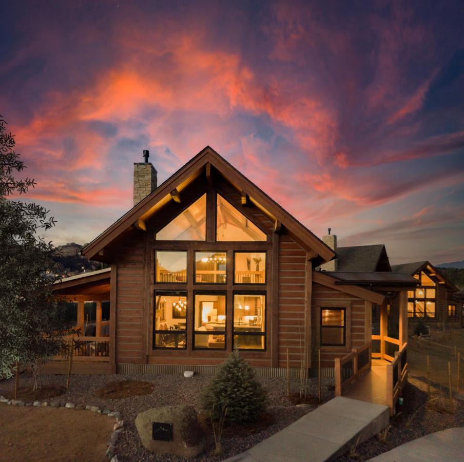 Chic Retreat Indoor Outdoor Fireplace, Private Jacuzzi, Great Location! Estes Park Exterior foto