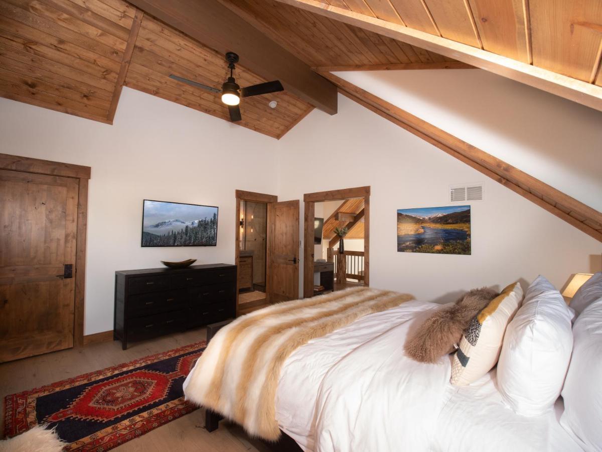 Chic Retreat Indoor Outdoor Fireplace, Private Jacuzzi, Great Location! Estes Park Exterior foto