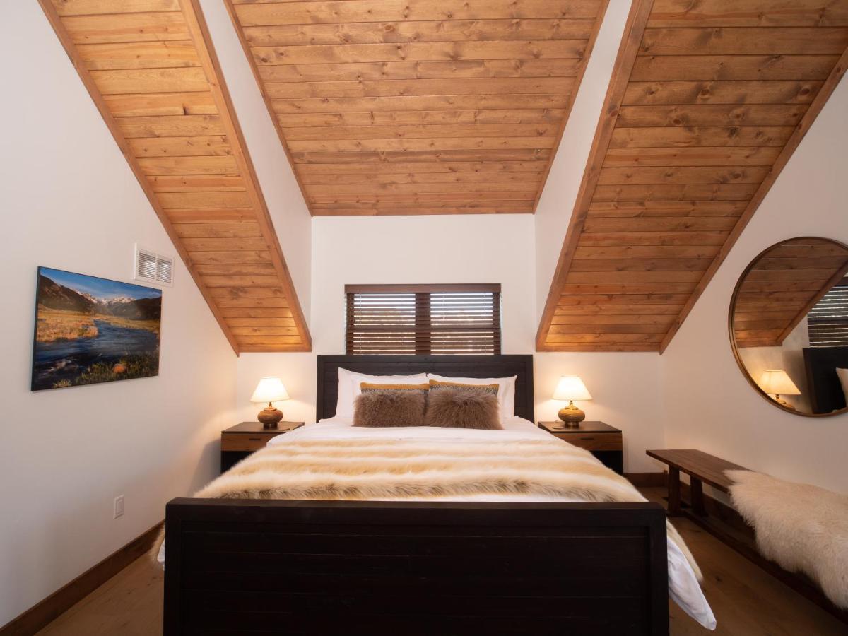 Chic Retreat Indoor Outdoor Fireplace, Private Jacuzzi, Great Location! Estes Park Exterior foto