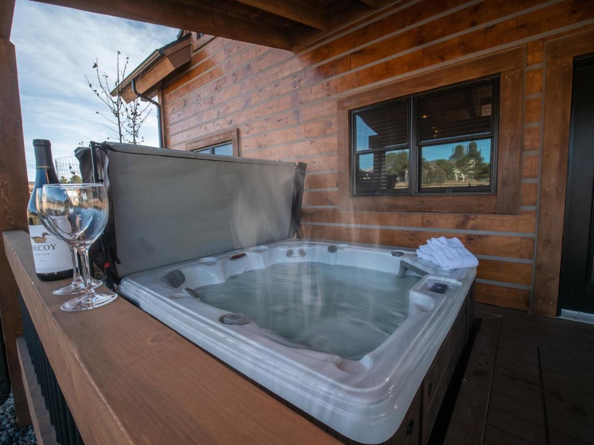 Chic Retreat Indoor Outdoor Fireplace, Private Jacuzzi, Great Location! Estes Park Exterior foto